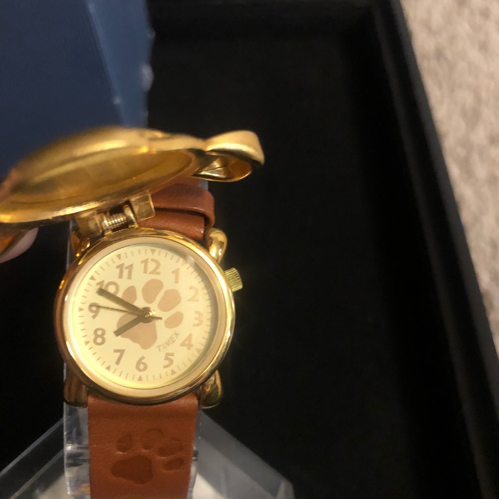 Lion King Timex watch - Picture 3 of 4